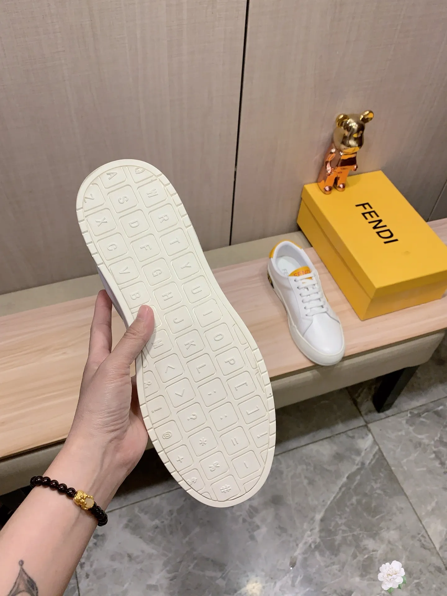 Men's Men's Shoes💰442💰💰🎩🎩[Lightning][Lightning] "FENDI*" The latest and most popular casual shoes, top brand [Seduce] luxury~purchase, top~quality. [Strong] The upper is made of imported breathable cowhide material ➕ breathable sheepskin feet (•) with fine workmanship. The original stylish and stylish soft rubber wear-resistant and non-slip outsole is light and comfortable on the feet. The real thing looks better when taken in real life. 226: code: 38-44, white and black selected